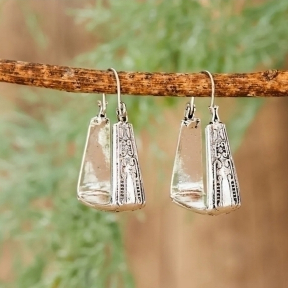 MODCLOTH BOHO CARVED GEO HOOPS